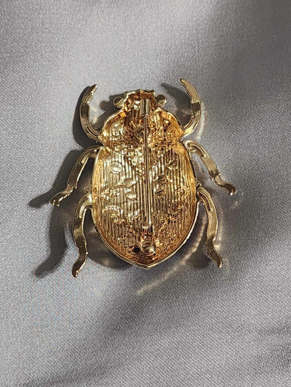 ✨️🪲 Vintage Blue & White Porcelain Beetle Brooch​ - Picture 4 of 4